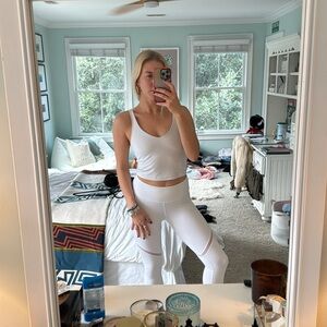 Alo Yoga 3/4th length white leggings